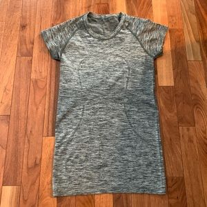 Lululemon - Swiftly Tech Short Sleeve Shirt - size 4